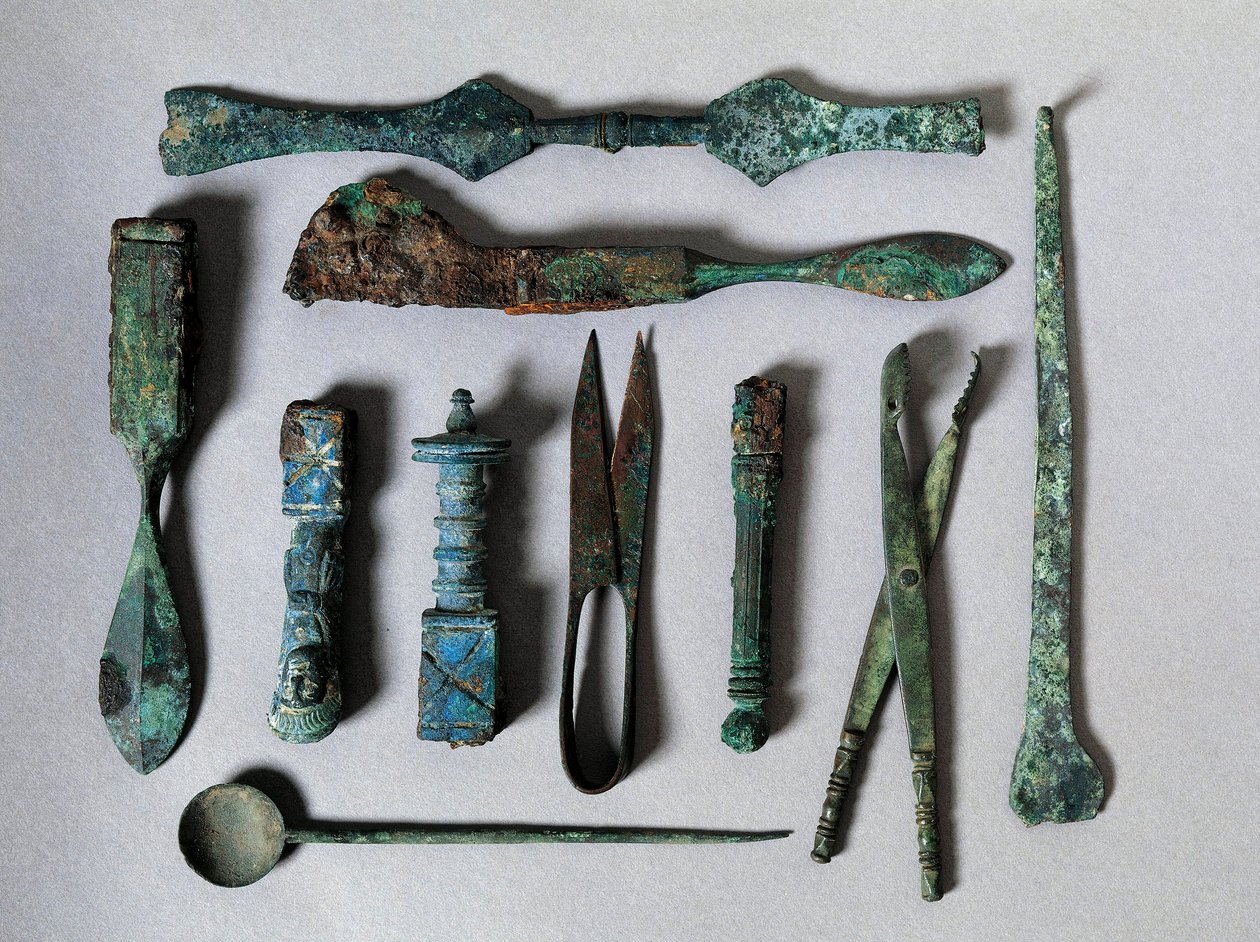 Strumenti chirurgici dalla Casa del Chirurgo a Pompei da Roman