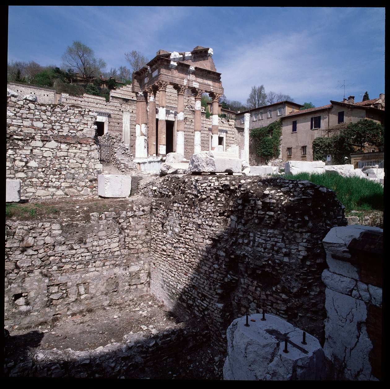 Arte romana: vista del Campidoglio (capitolium), 73 d.C., Brescia, Italia da Roman