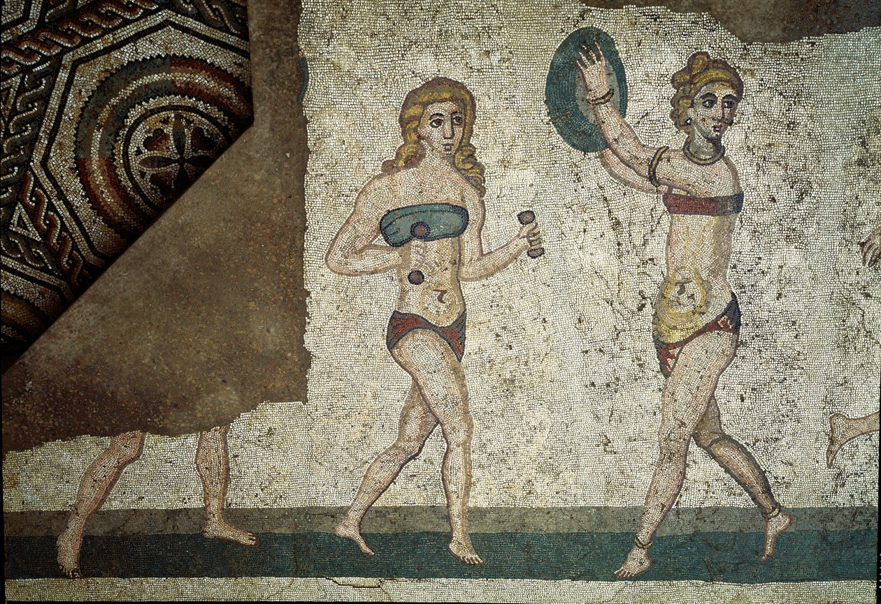Arte romana: giovani romani impegnati in esercizi fisici. Indossano un perizoma intorno ai reni e uno strophium (antenato del reggiseno) sul petto. Dettaglio di mosaico 315-350 d.C. Piazza Armerina, Villa Romana del Casale da Roman