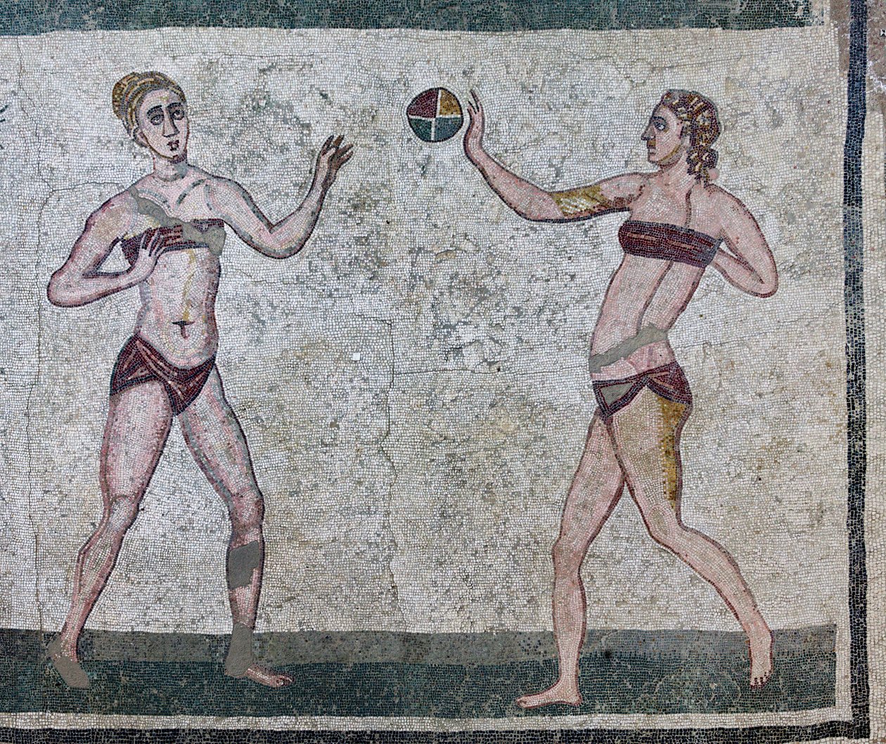 Stanza delle Ragazze che rappresenta atlete impegnate in una competizione atletica indossando un costume a due pezzi da Roman