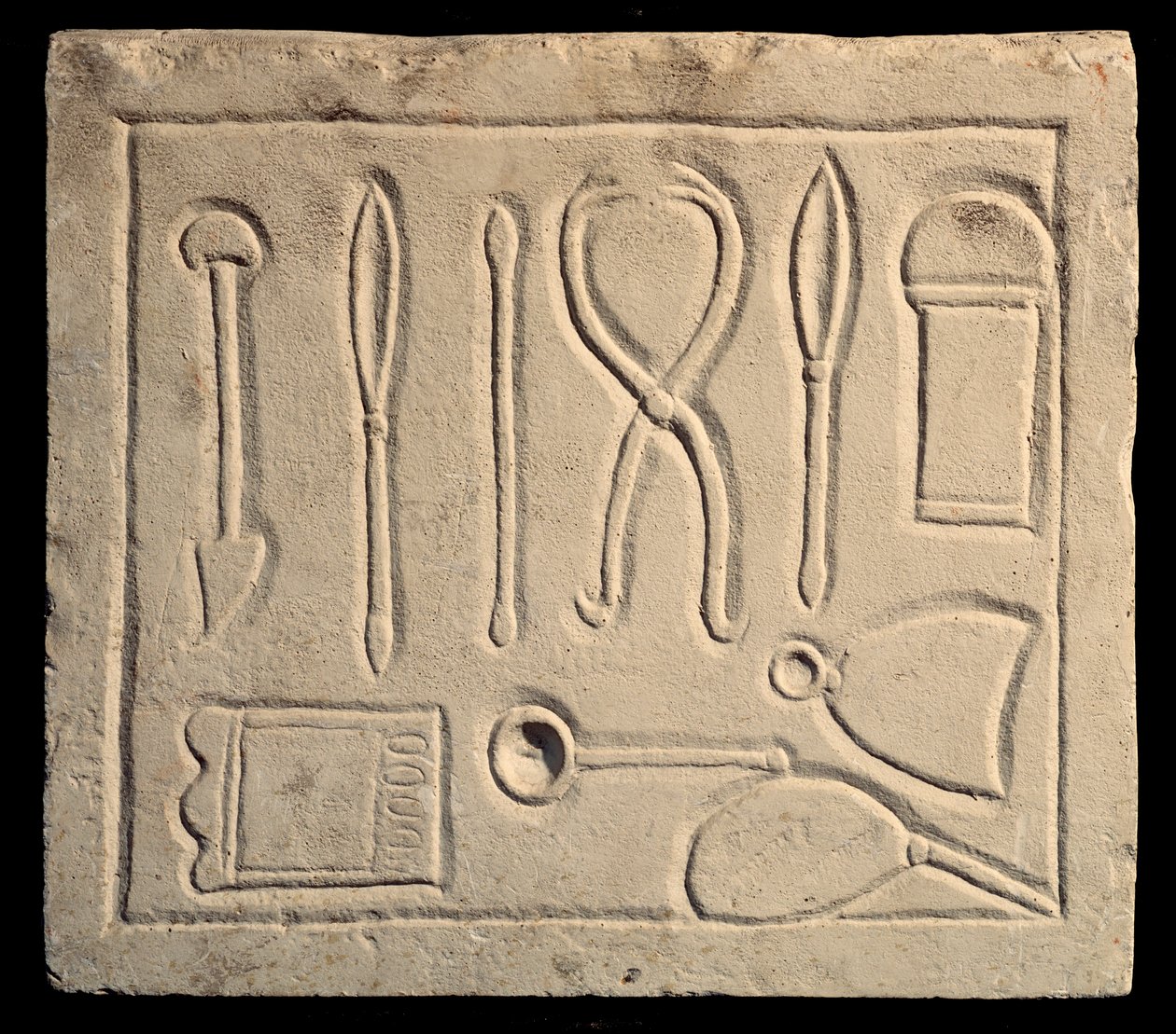 Strumenti chirurgici (rilievo) da Roman