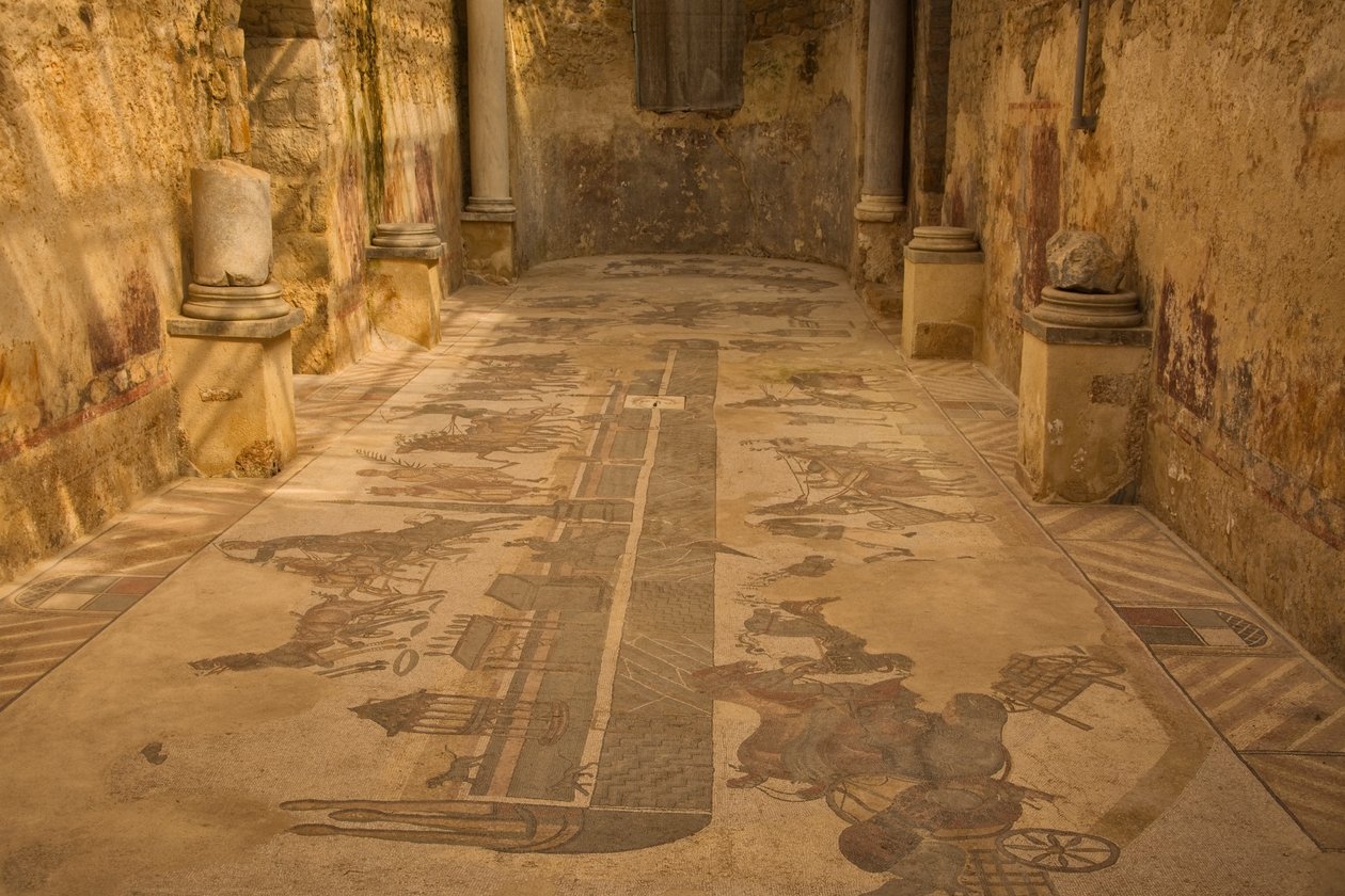 Sala delle due absidi, mosaico pavimentale, Villa Romana del Casale, Piazza Armerina, Sicilia, Italia da Roman