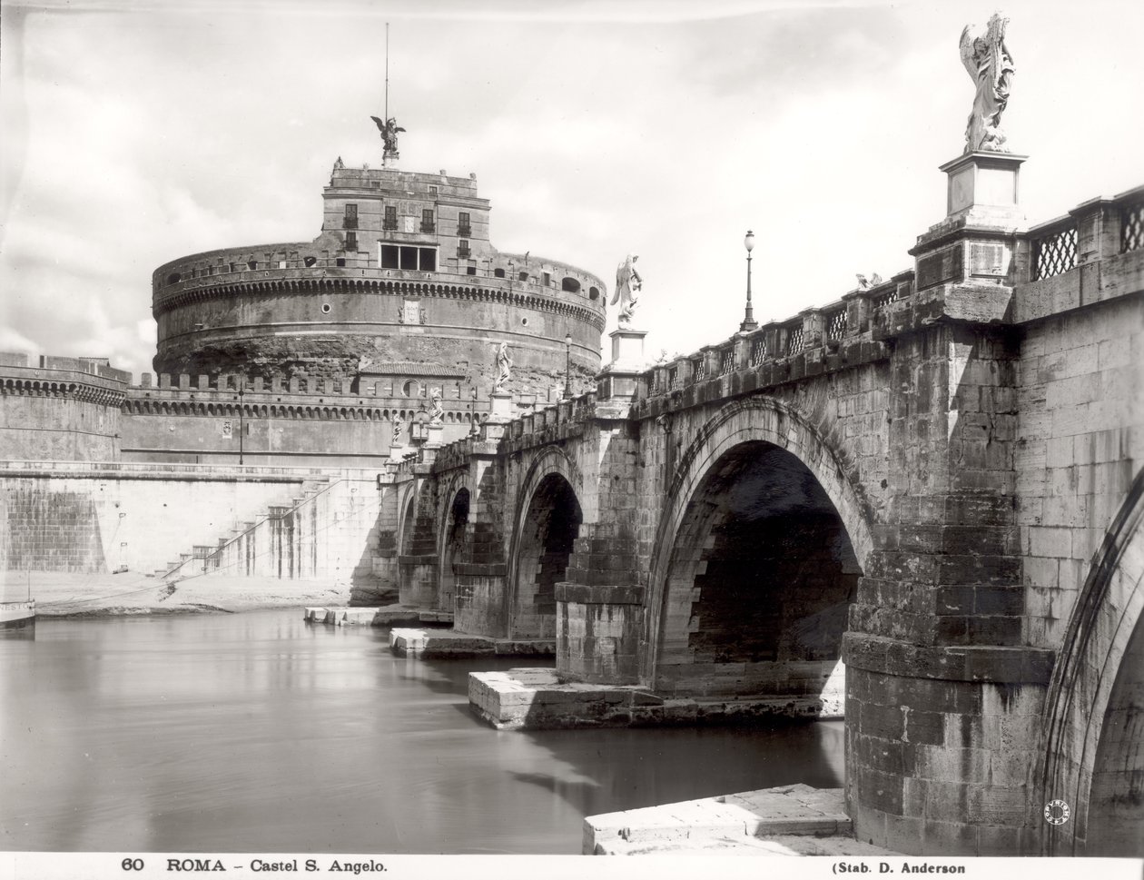 Vista del castello e del ponte, costruito 135-39 d.C., visto dalle rive del Tevere da Roman