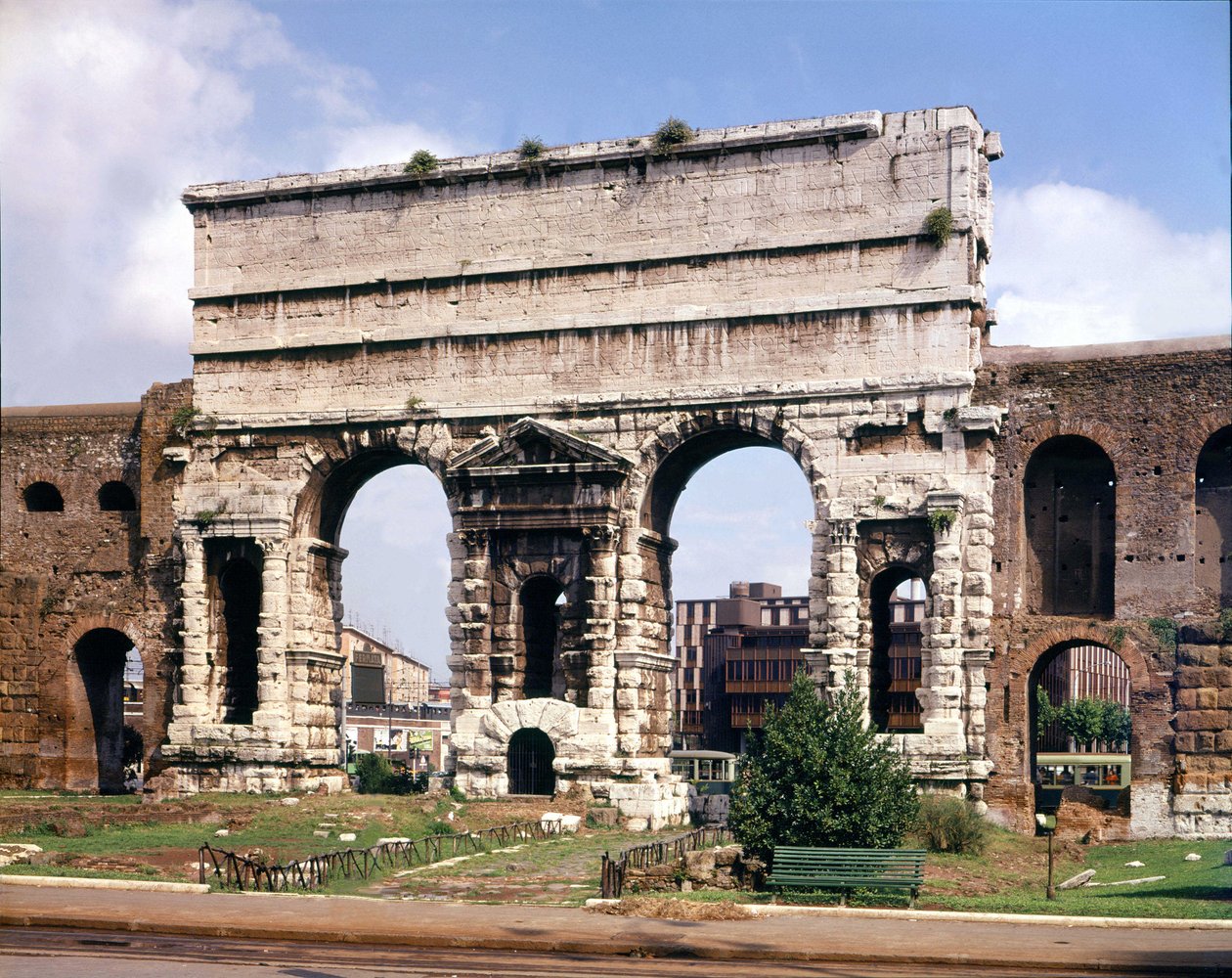 Veduta della Porta Maggiore, punto finale dell