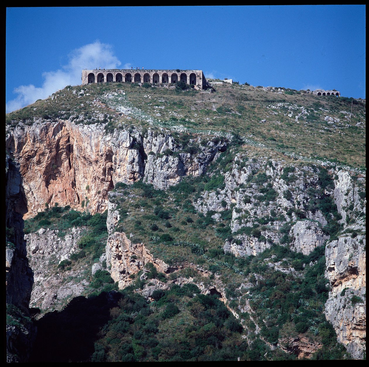 Vista del tempio di Giove da Roman