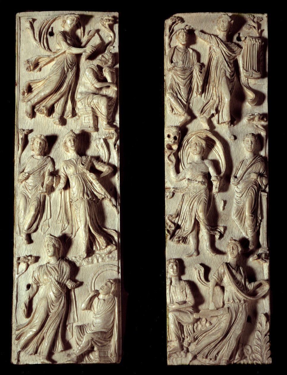 Antica Roma: dittico in avorio scolpito che rappresenta sei muse e sei poeti (o filosofi) da Roman Roman