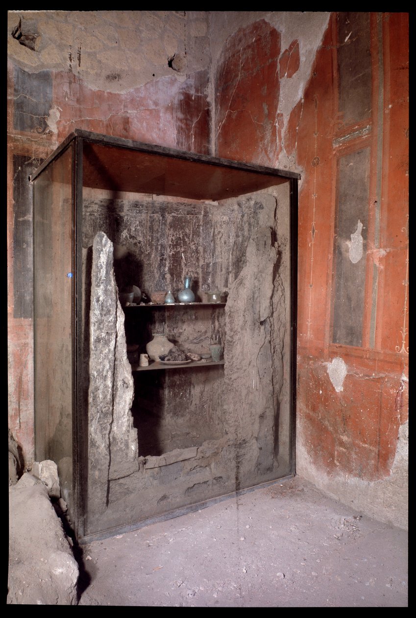 Guardaroba carbonizzato, Casa a Graticcio, V secolo a.C.-I secolo d.C. da Roman Roman