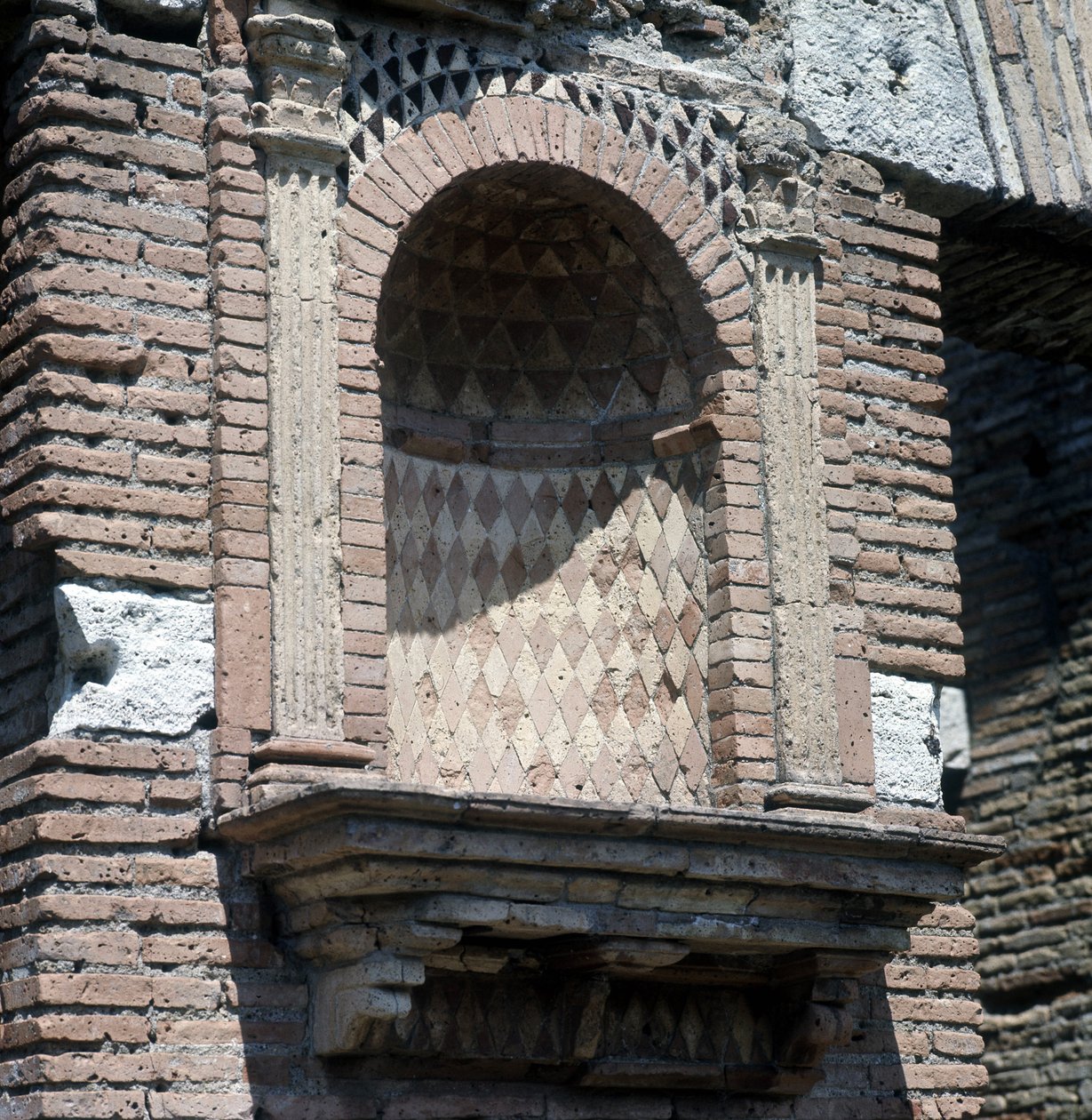 Casa del Larario a Ostia, nei pressi di Roma da Roman Roman