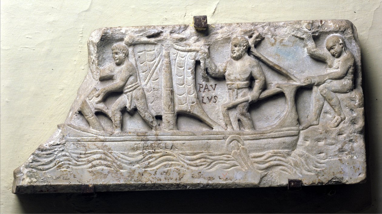 Coperchio di un sarcofago con una rappresentazione simbolica di una nave chiamata Tecla: San Paolo tiene il timone e manovra la vela da Roman Roman