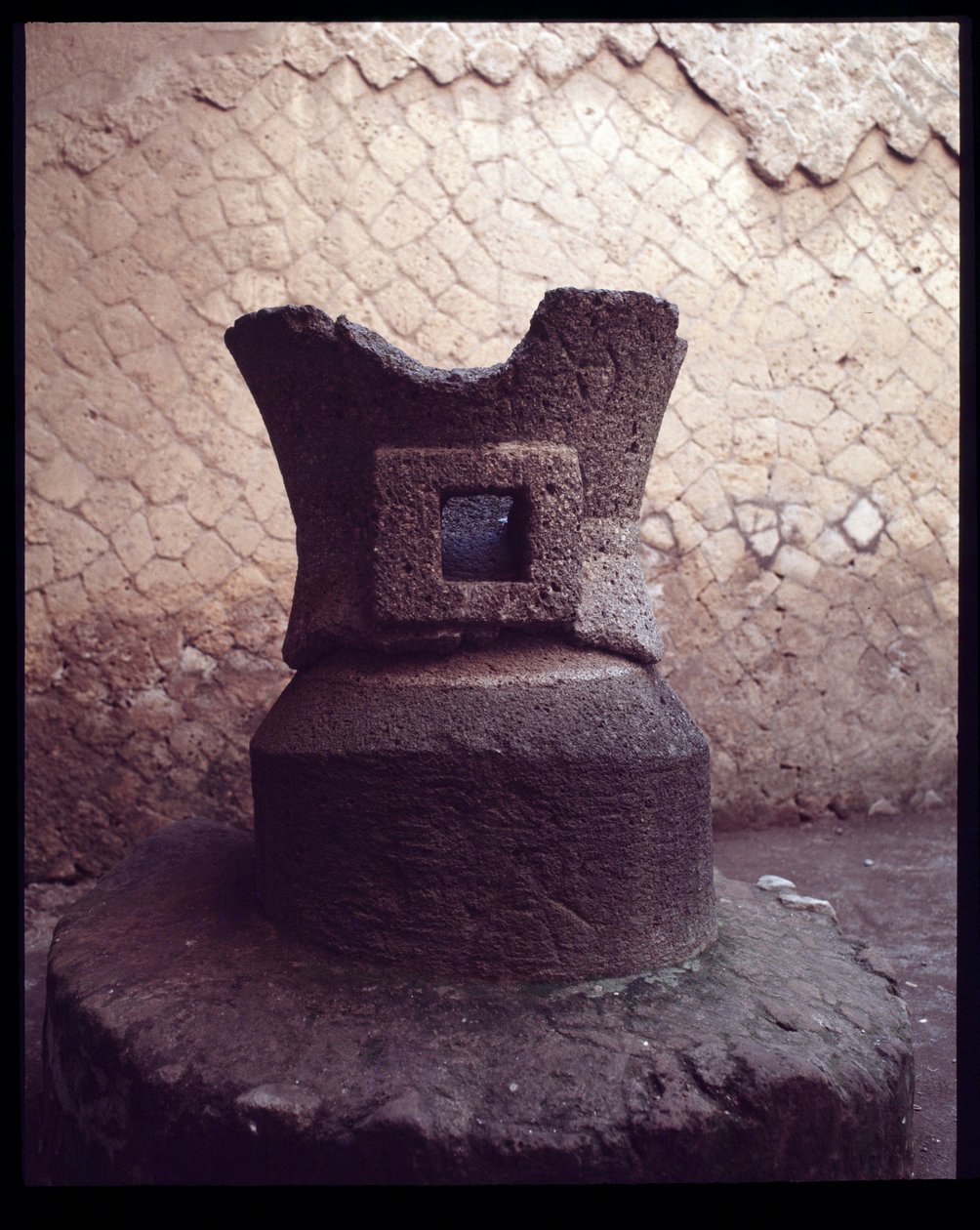 Macina del Pistrinum (panificio), V secolo a.C.-I secolo d.C. da Roman Roman