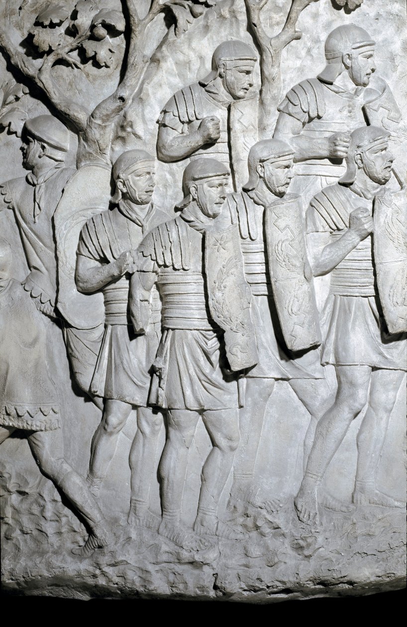 Arte romana: legionari romani pronti per la battaglia. Stampo del 1862 che riproduce i bassorilievi della colonna di Traiano a Roma costruita durante il regno dell