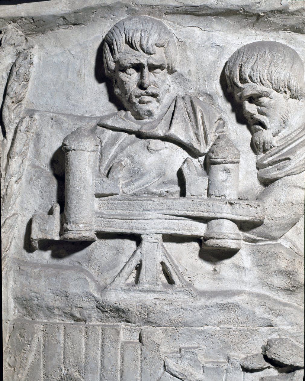 Arte romana: soldati romani vicino a una catapulta usata durante la prima guerra in Dacia. Stampo del 1862 che riproduce i bassorilievi della colonna di Traiano (Colonna Traiana) a Roma costruita durante il regno dell