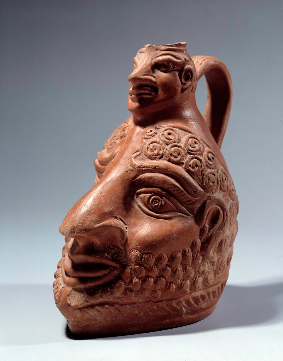 Arte romana: vaso di terracotta a forma di doppia testa. Parigi, Museo del Louvre da Roman Roman