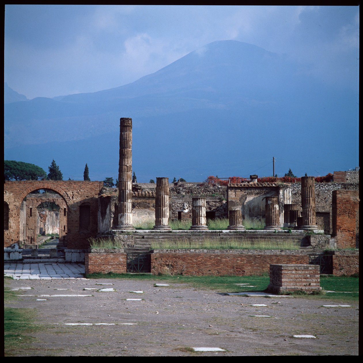 Arte romana: vista del foro, sito archeologico di Pompei (I secolo a.C.-I secolo d.C.), Italia da Roman Roman