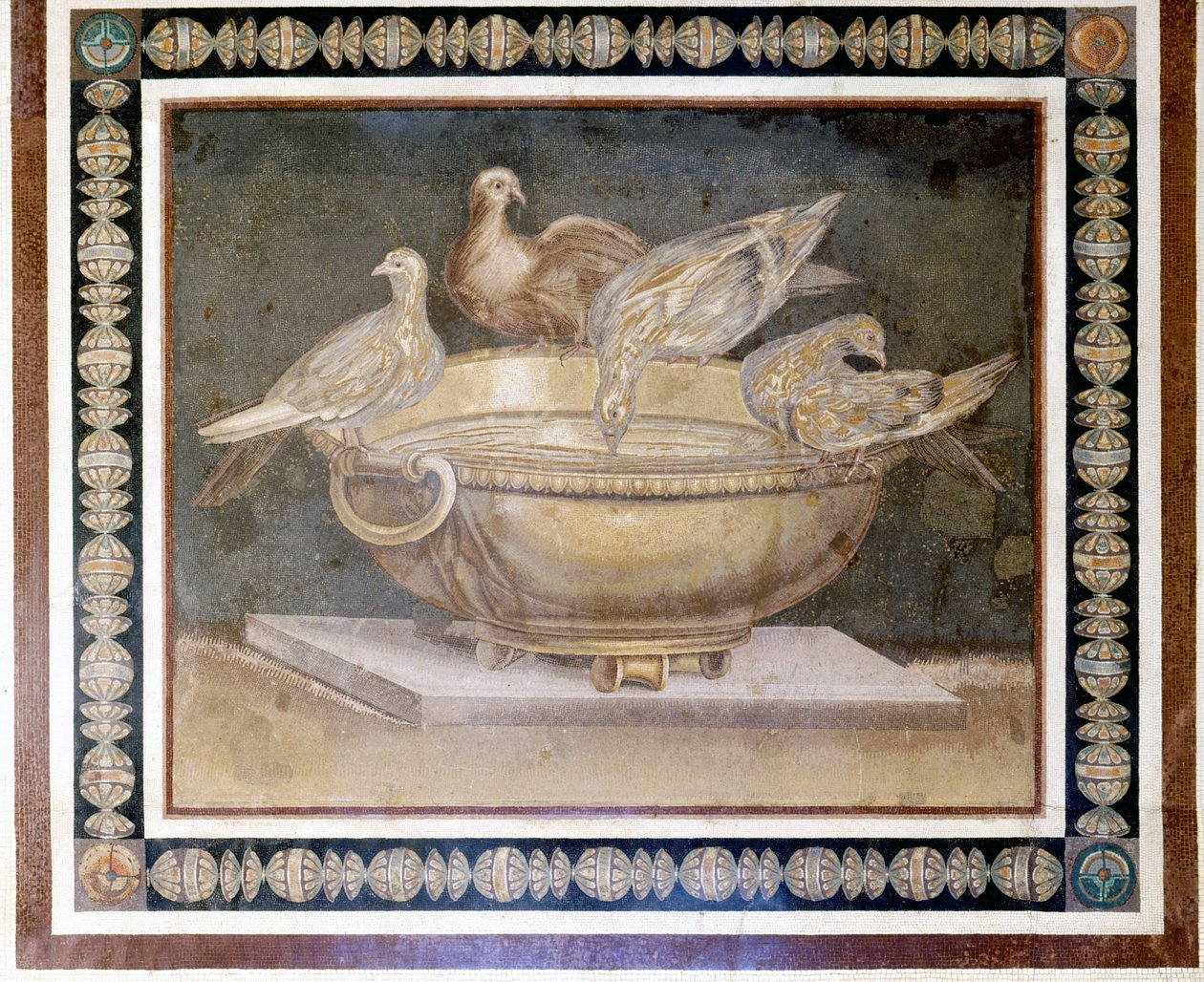 Mosaico romano rappresentante 4 colombe da Roman Roman