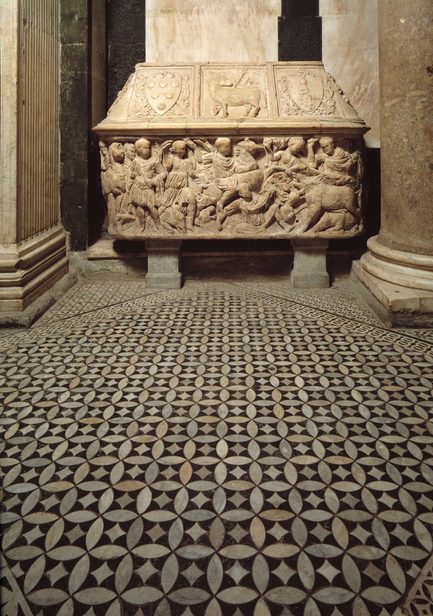 Sarcofago romano con rilievi di una scena di caccia al cinghiale, coperchio decorato con le armi della famiglia Medici da Roman Roman