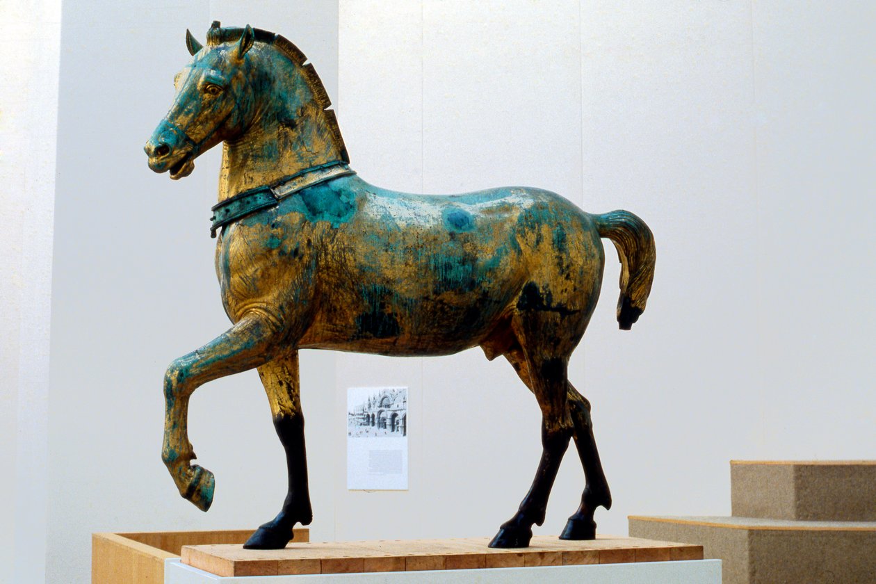 Statua di uno dei quattro cavalli della quadriga trionfale di San Marco (bronzo) da Roman Roman