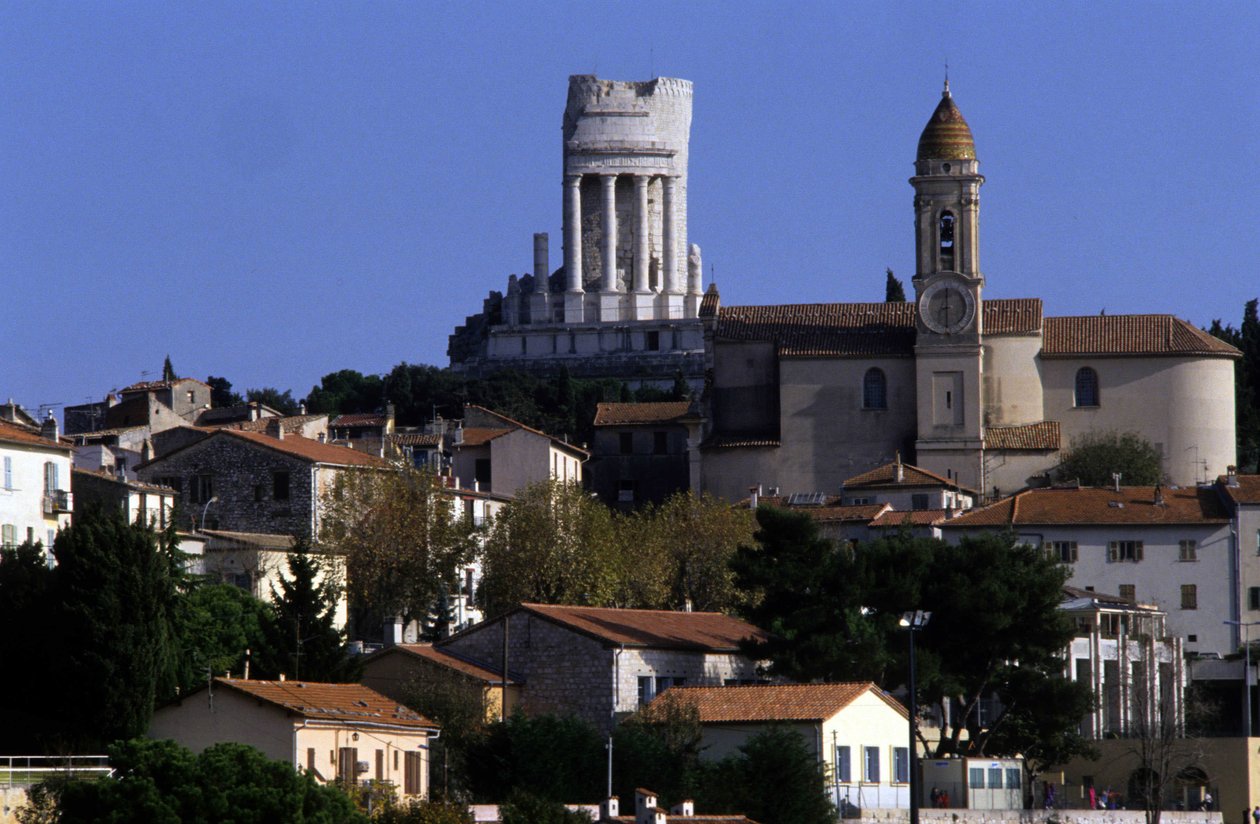 Trofeo delle Alpi o Augusto, monumento romano, Turbie, Mentone da Roman Roman