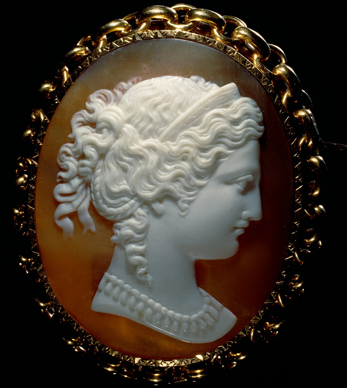 Ritratto di un profilo femminile; cammeo su sardonice, incastonato in oro da Roman School