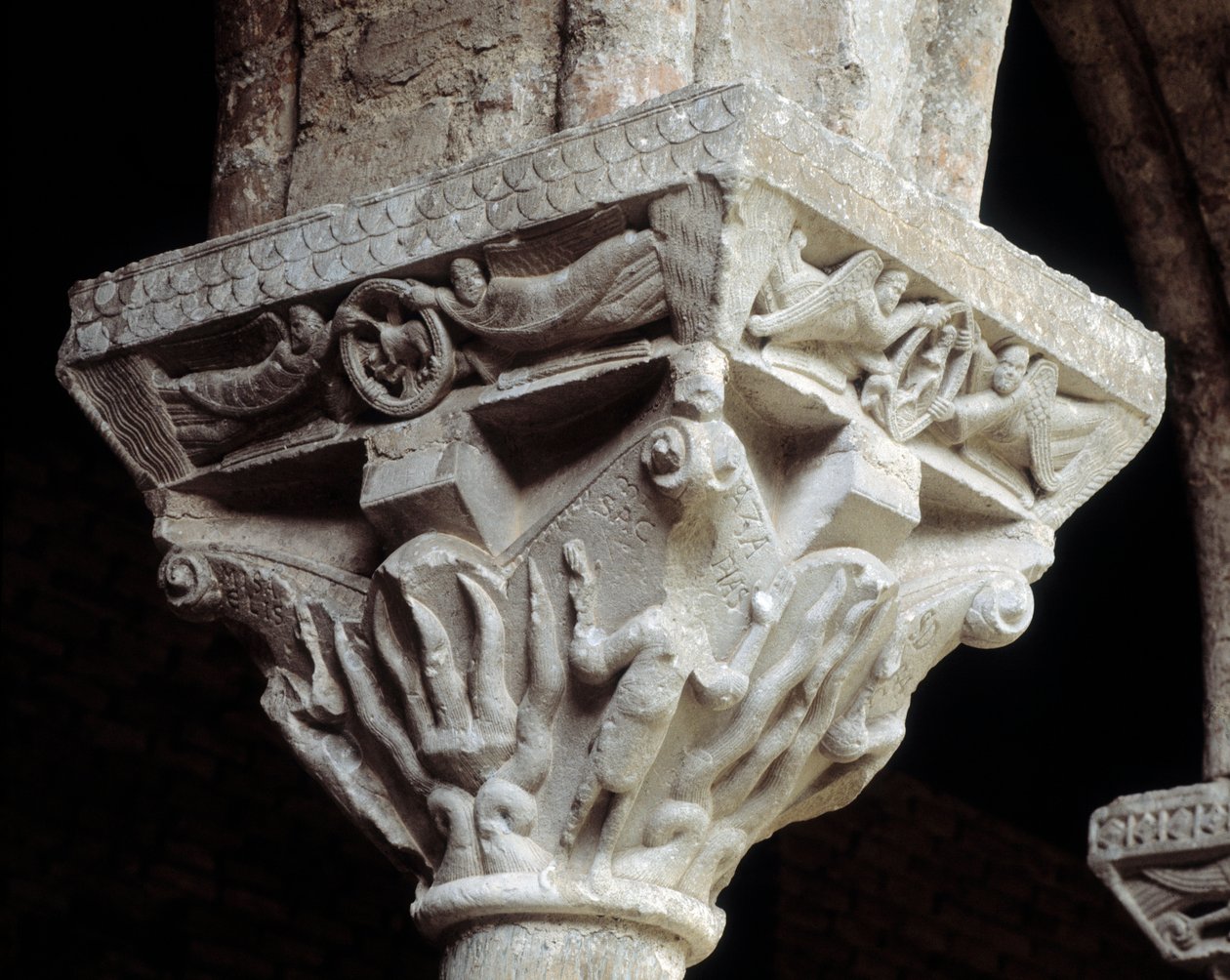 Capitello che rappresenta i tre ebrei nella fornace ardente (scultura) da Romanesque