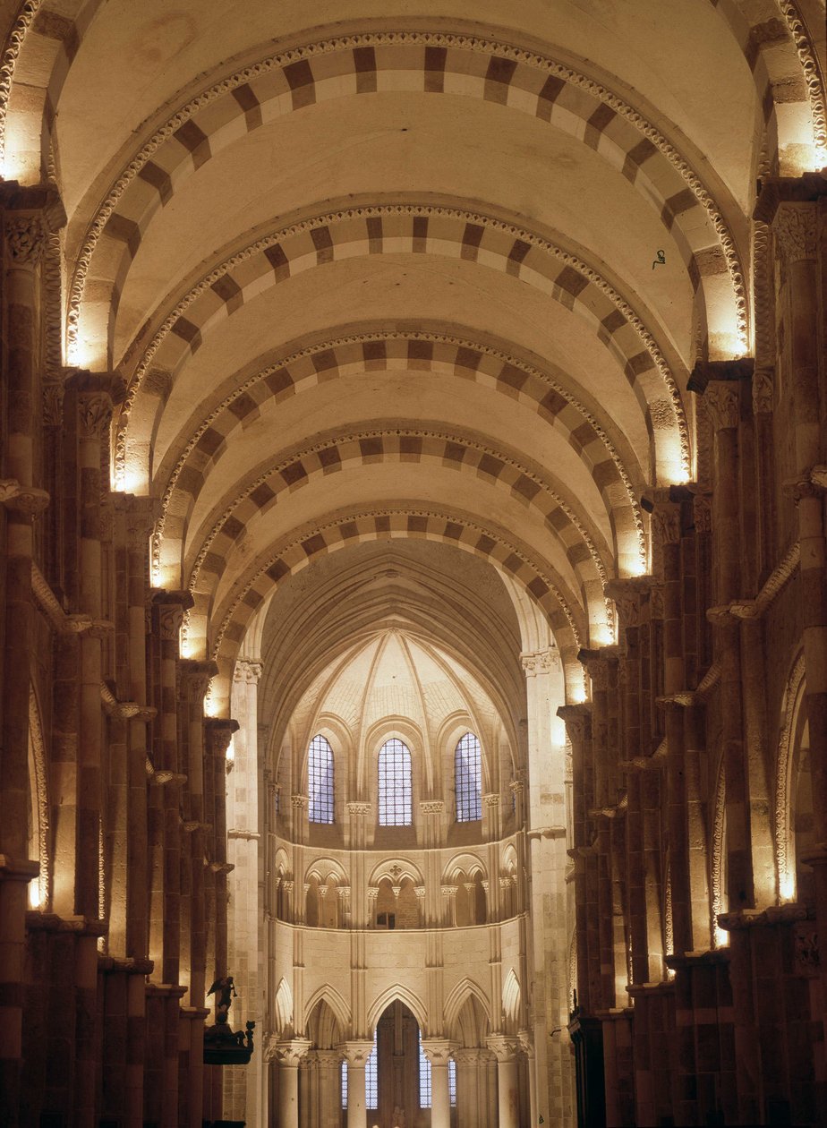 Interno della Cattedrale di Vézelay da Romanesque