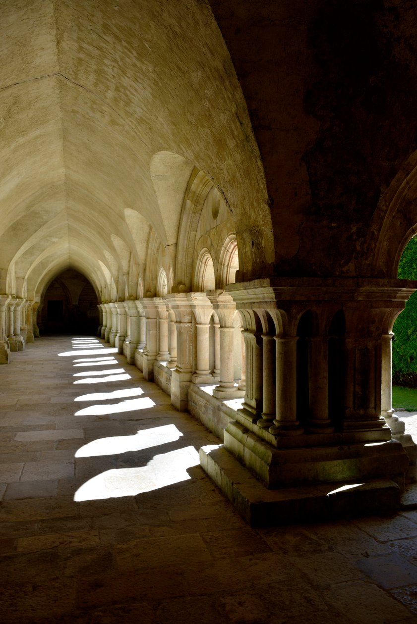 Architettura romanica: galleria del chiostro dell