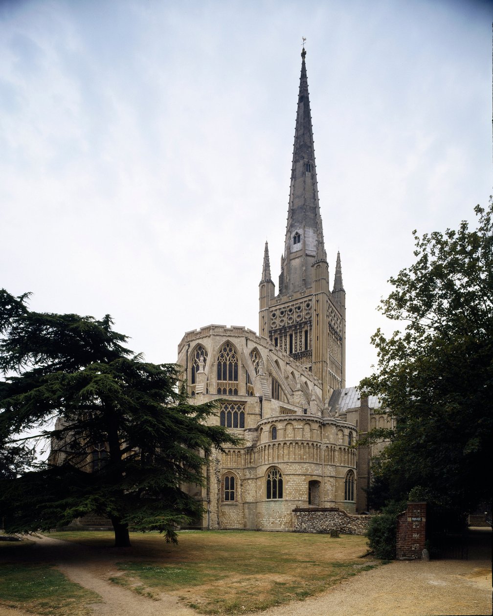 Arte romanica: veduta della Cattedrale della Santissima Trinità, fondata sotto il vescovo di Norwich Herbert de Losinga da Romanesque