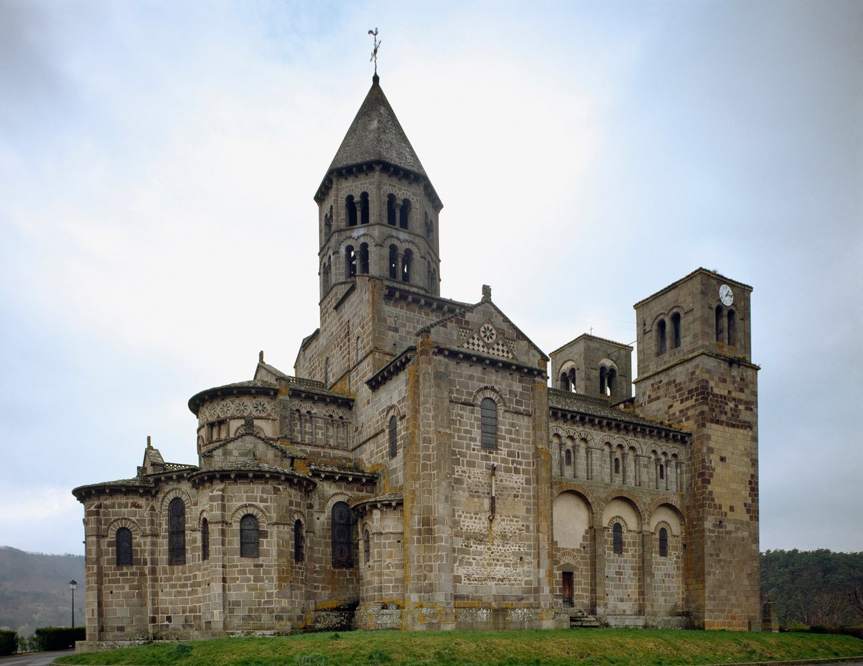 Arte romanica: vista della chiesa di Saint-Nectaire da Romanesque