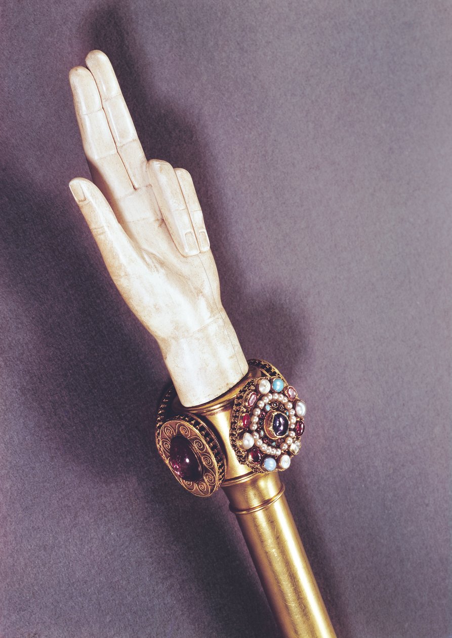 La mano della giustizia dei re di Francia, dal tesoro di St. Denis (avorio e pietre preziose) da Romanesque