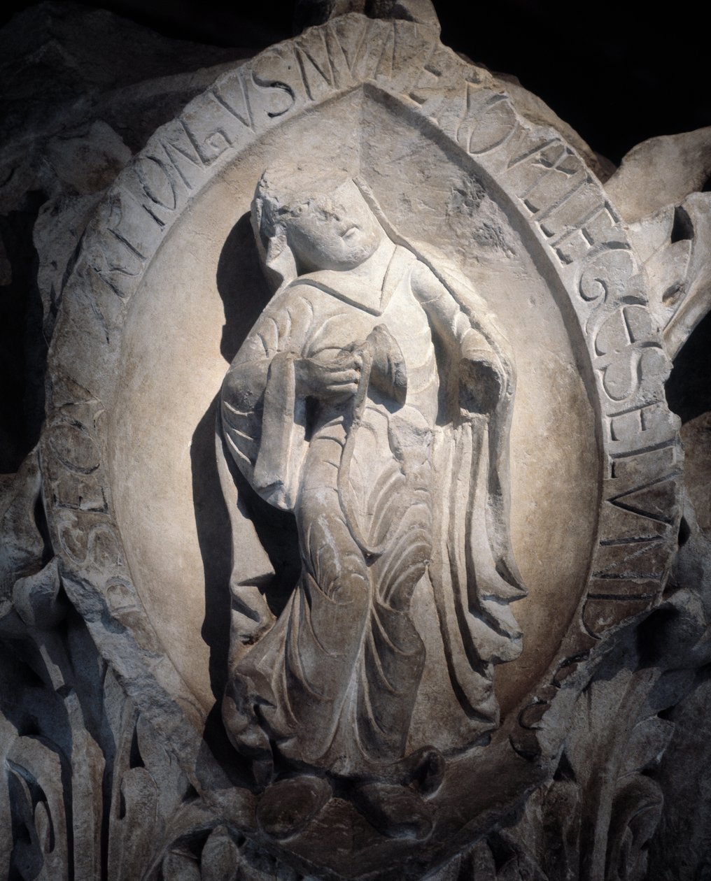 Toni del canto gregoriano: il secondo tono, Capitello del coro (scultura) da Romanesque