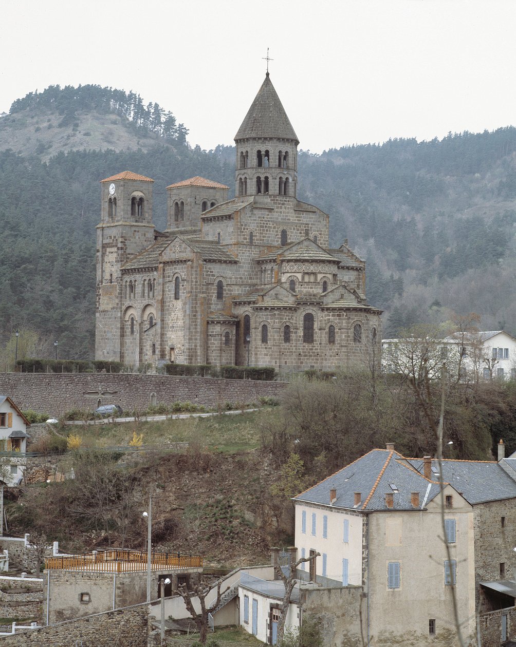 Vista della chiesa da Romanesque