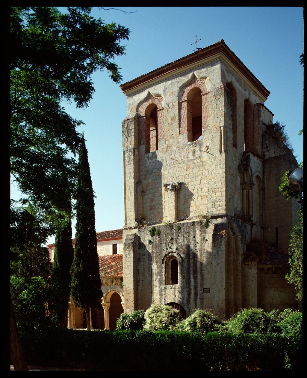 Veduta della chiesa da Romanesque