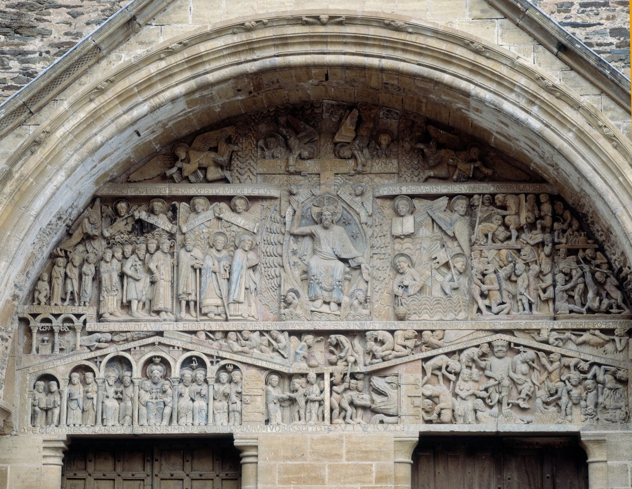 Vista del timpano del Giudizio Universale, Cristo tra paradiso e inferno (scultura) da Romanesque