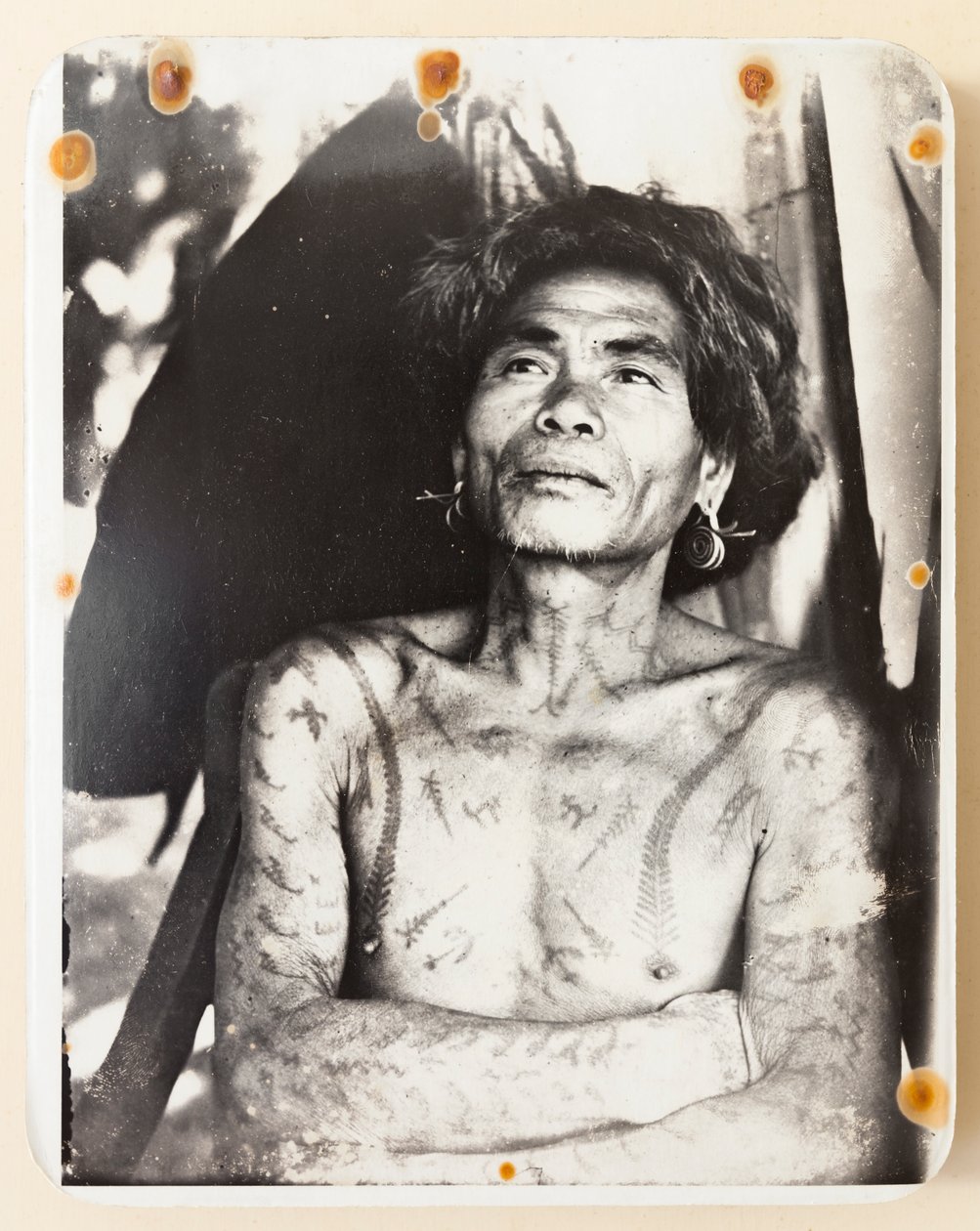 Un Ifugao tatuato del distretto di Kababuyan da Roy Barton