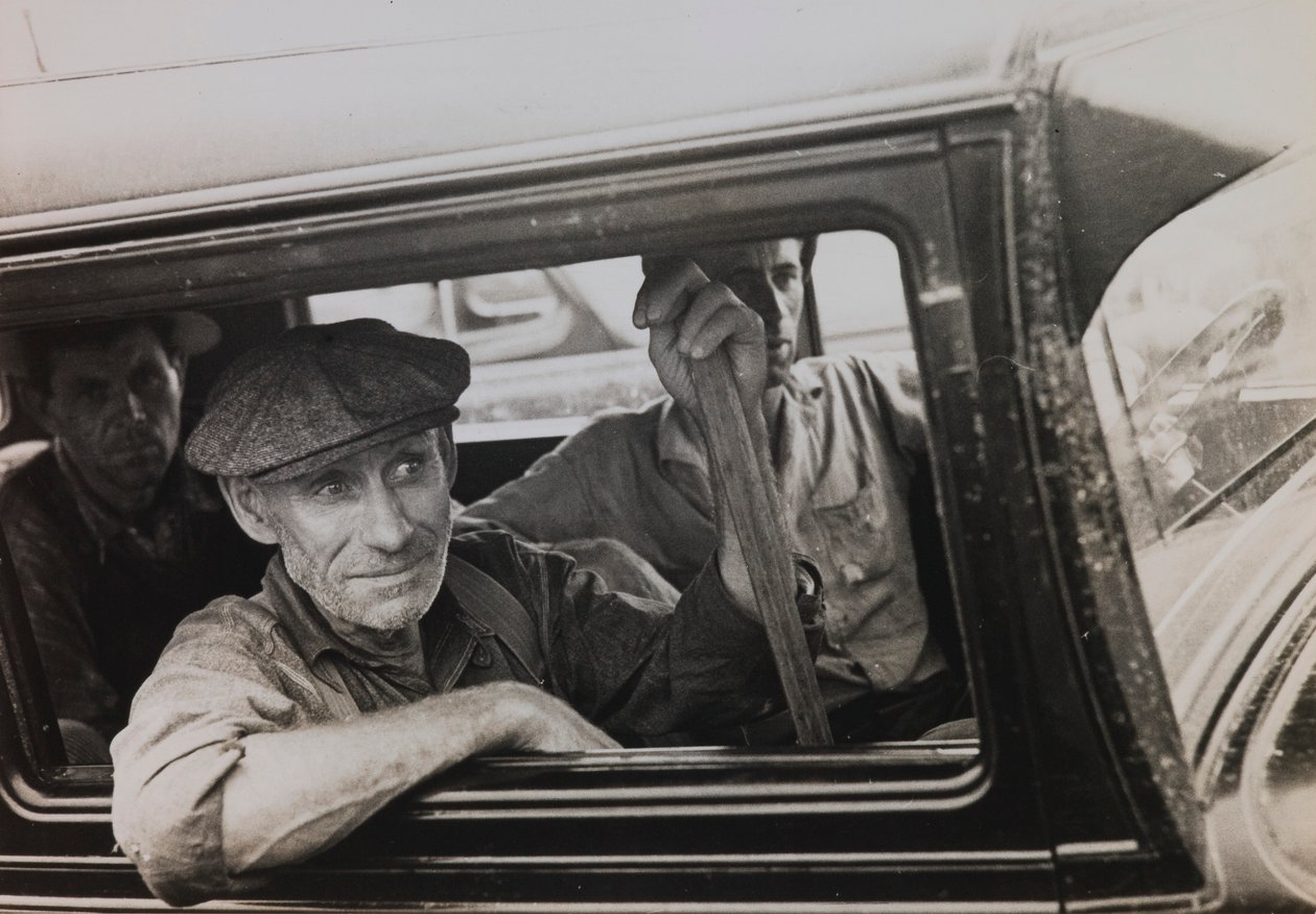 Senza titolo (Uomini in camion) da Russell Lee