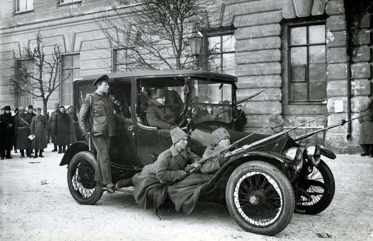 Milizia rivoluzionaria, San Pietroburgo, 1917 da Russian Photographer