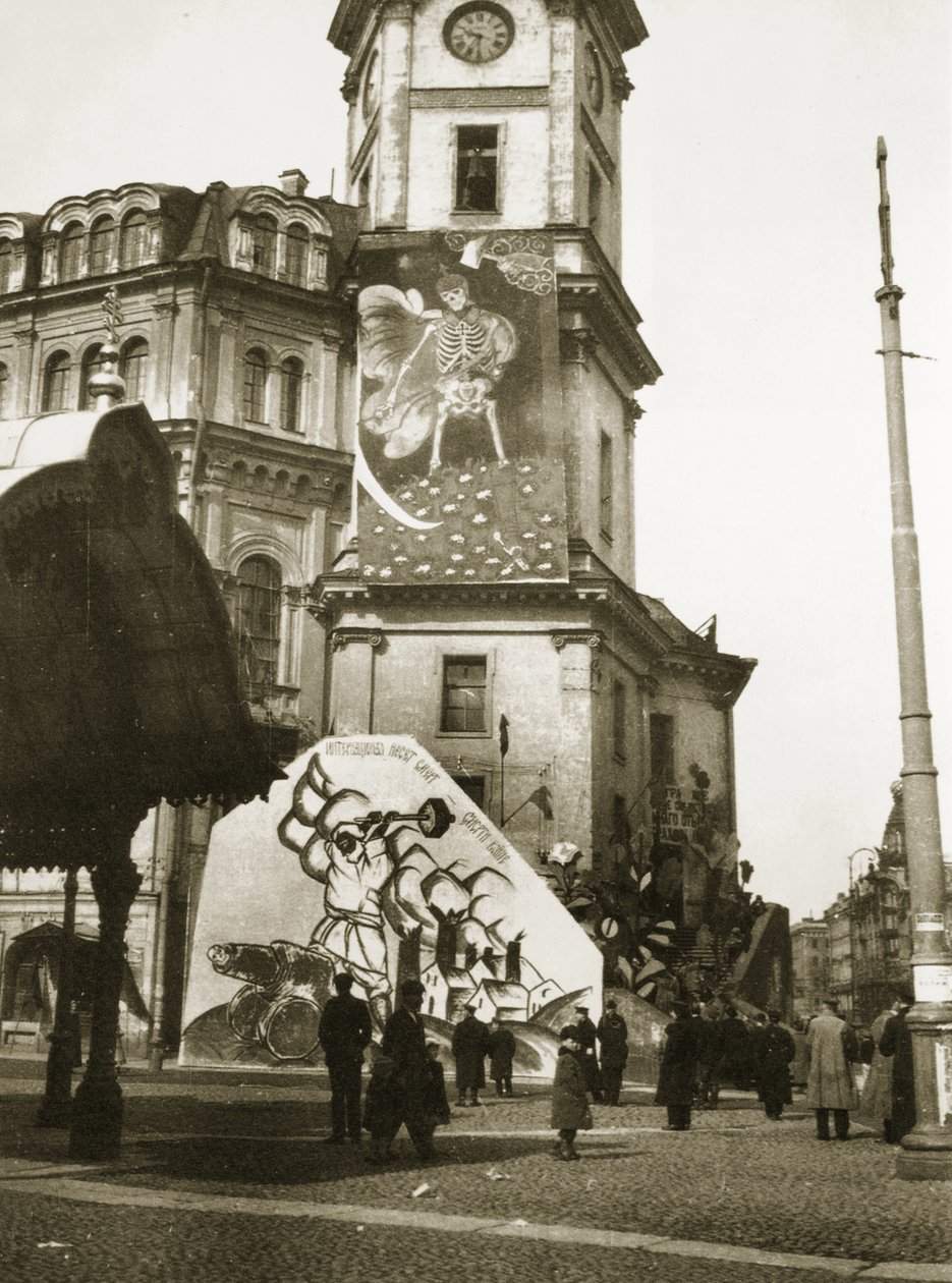I bolscevichi coprono gli edifici ufficiali con la loro arte, San Pietroburgo da Russian Photographer