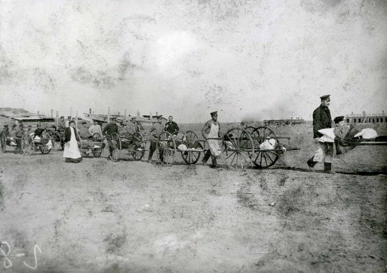 Trasporto dei feriti, guerra russo-giapponese, 1904 da Russian Photographer