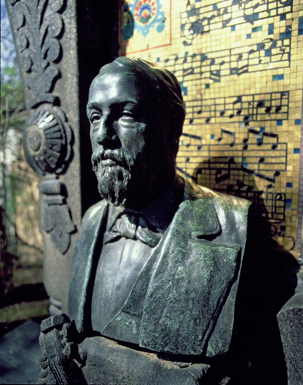 Busto ritratto di Alexander Borodin dalla sua tomba (bronzo) da Russian School