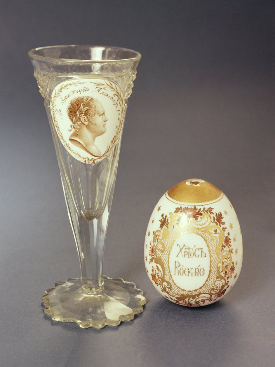 Bicchiere da vino con placca opaca con ritratto di Alessandro I e uovo di Pasqua con iscrizione Cristo è Risorto da Russian School