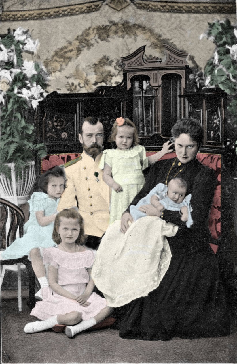 Ritratto di famiglia dello Zar Nicola II (1868-1918) Circa 1901-1902 da Russian Photographer