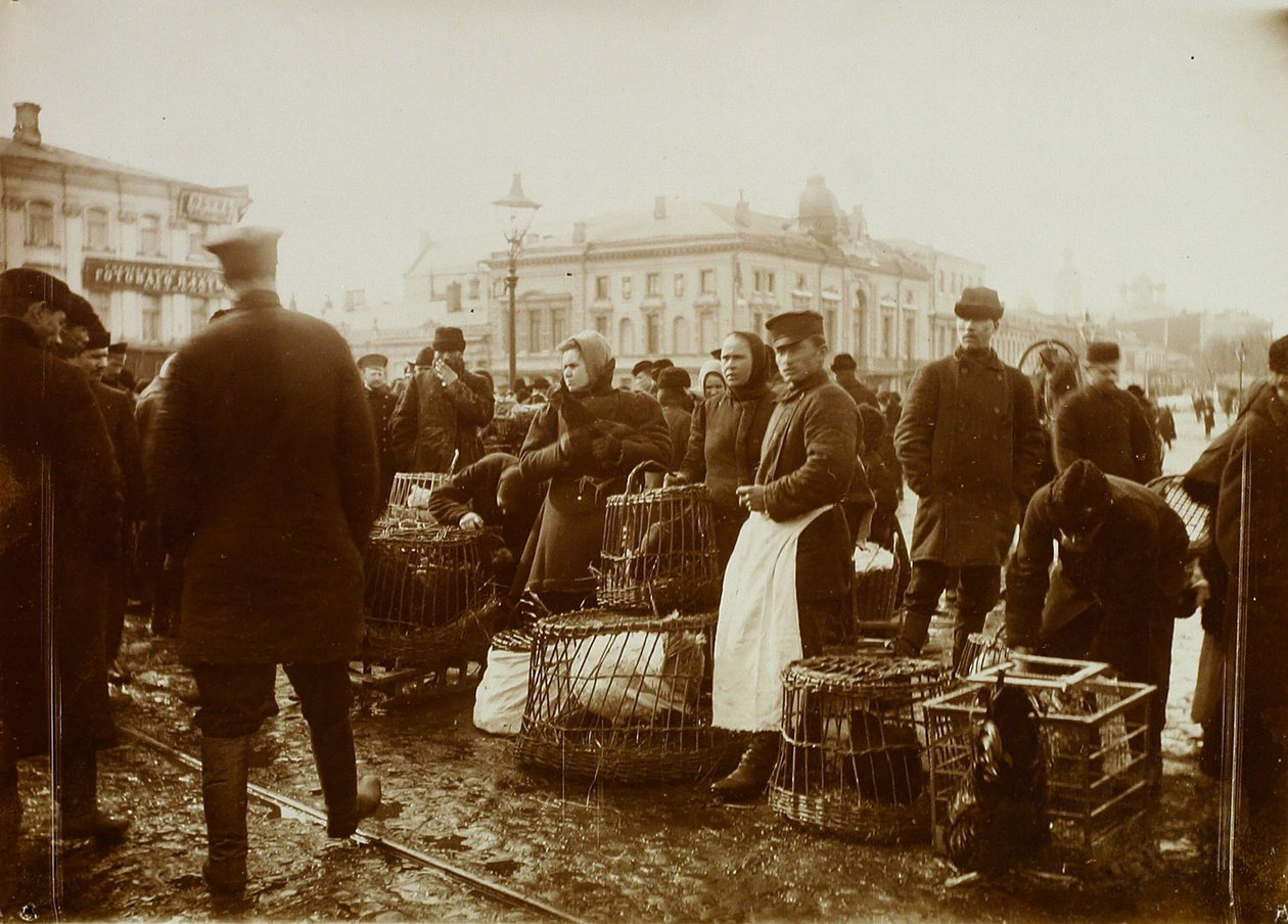 Il mercato degli uccelli di piazza Trubnaya a Mosca da Russian Photographer
