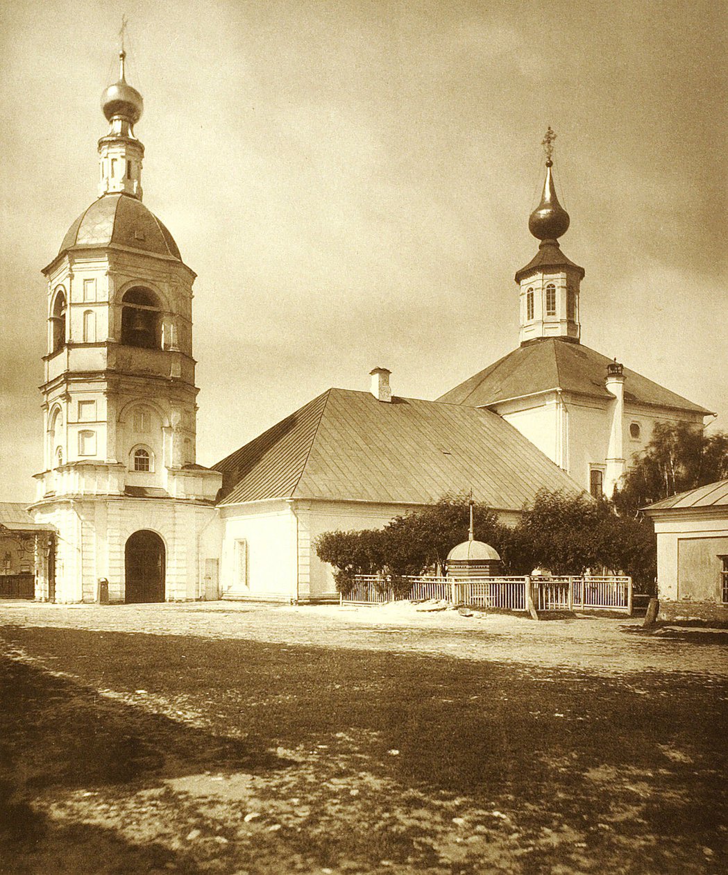 La Chiesa della Trinità Vivificante su Arbat a Mosca da Russian Photographer