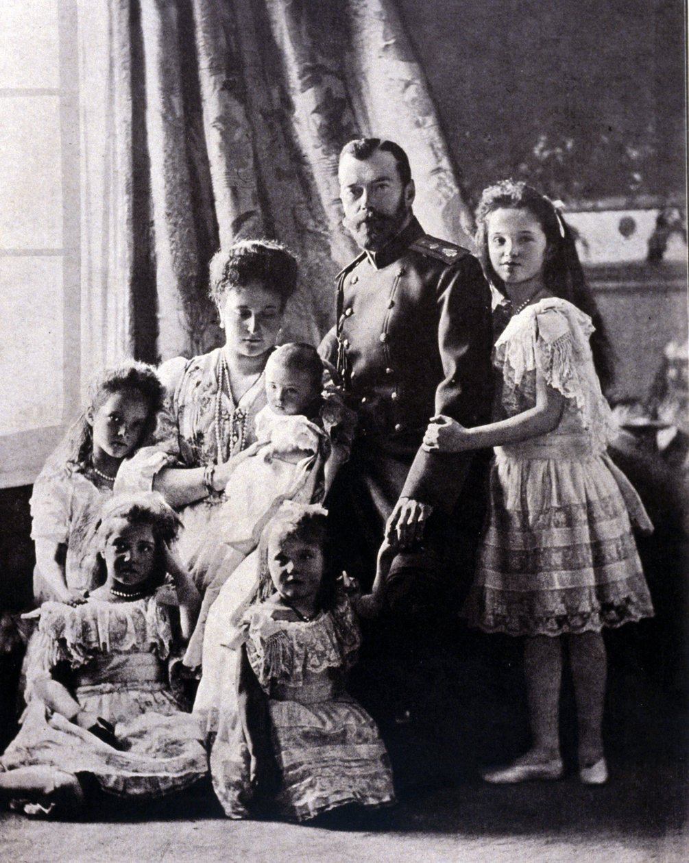 La famiglia dello Zar Nicola II (1868 - 1918). Da sinistra a destra: Granduchessa Tatiana nata l