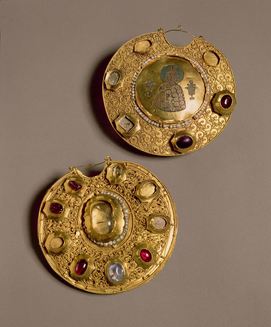 Medaglione Kolt, Ryazan (oro con perle, smalto e pietre preziose) da Russian School