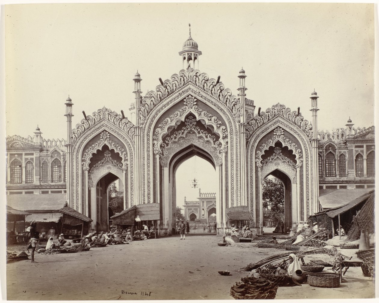 Porta del bazar di Hoesseinabad, Lucknow da Samuel Bourne (signed by artist)
