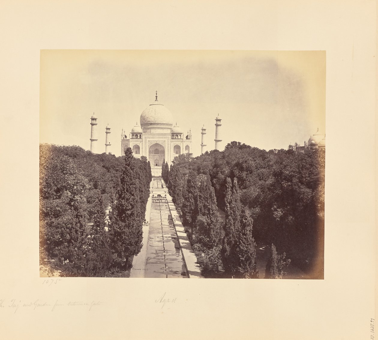 Agra; il Taj e il giardino, dal cancello d