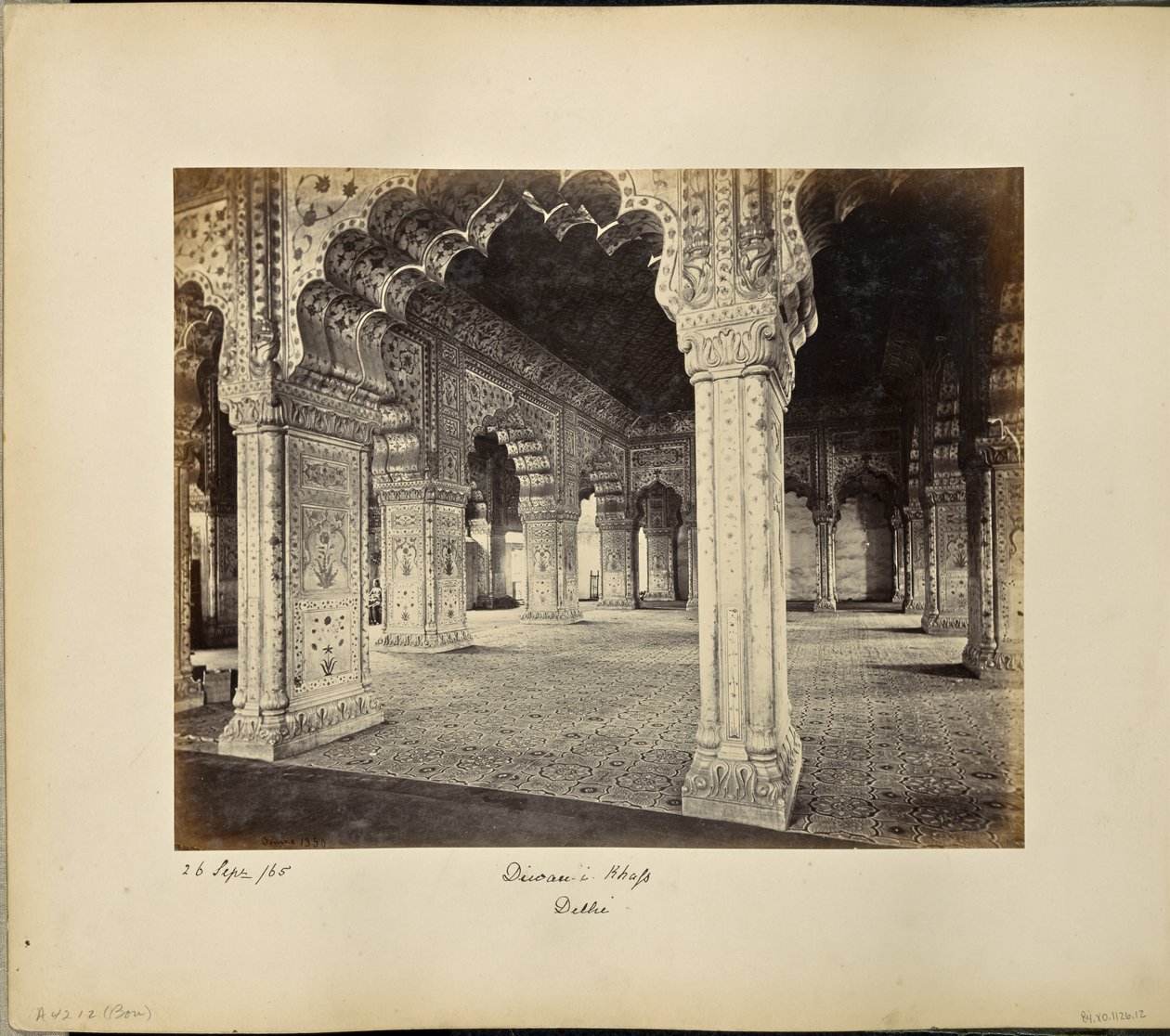 Delhi; il palazzo, interno del Diwan-i-Khas da Samuel Bourne