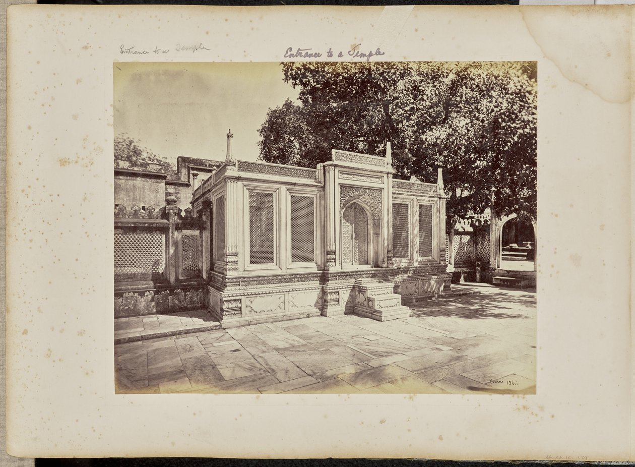 Delhi; La tomba di Mirza Jehangir. Questo è un pezzo di splendida scultura in marmo da Samuel Bourne