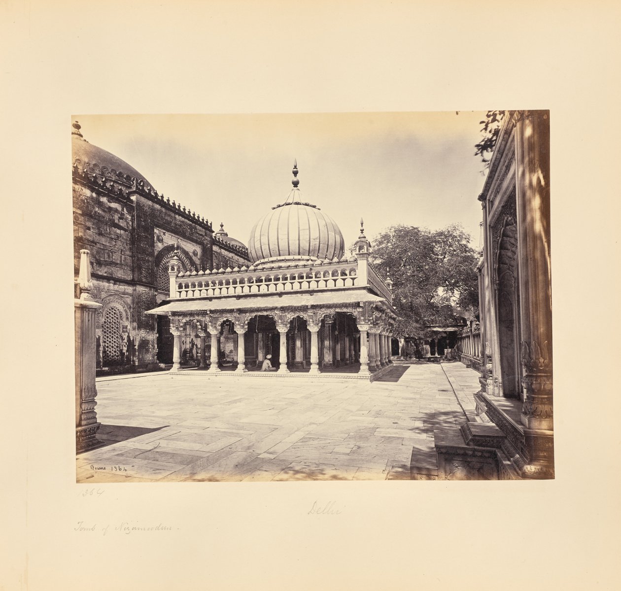 Delhi; la tomba di Nizam-ud-Din da Samuel Bourne